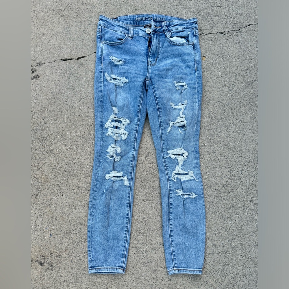 American Eagle distressed jeans size 6 x-short excellent condition